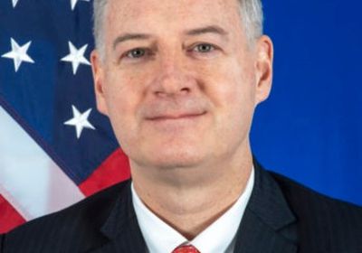 السفير الأمريكي ينتقد الحكم الحوثي بإعدام قيادي بهائي