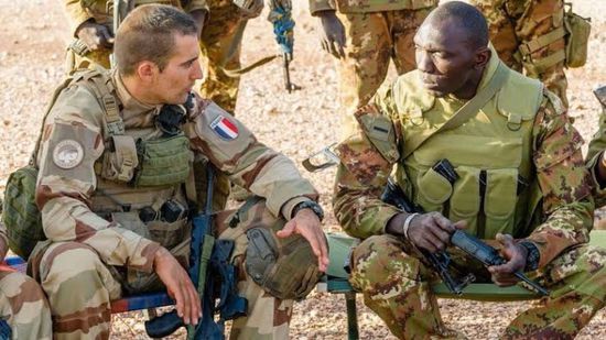 فرنسا تقرر سحب جميع قواتها من العراق بسبب "كورونا"