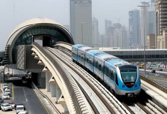  الإمارات تغلق وسائل النقل العام وتقيد التحرك جراء كورونا