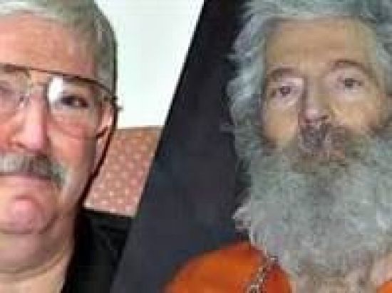  في ظروف غامضة.. وفاة أطول رهينة بالتاريخ الأمريكي داخل محبسه في إيران