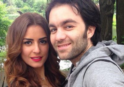 في الحجر المنزلي.. ريهام أيمن تغني مع زوجها شريف رمزي (فيديو)