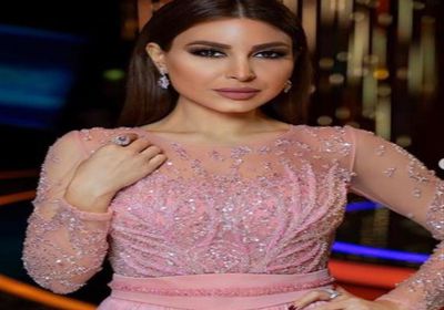 يارا تغني لجمهورها مقطع من أغنيتها الجديدة "خليك بالبيت"