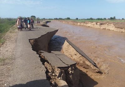 انهيارات أرضية في أحور بسبب السيول  