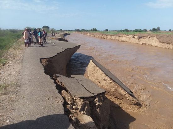 انهيارات أرضية في أحور بسبب السيول  