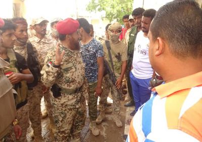 الأجهزة الأمنية تتدخل لرفع مخلفات الأمطار بالشيخ عثمان