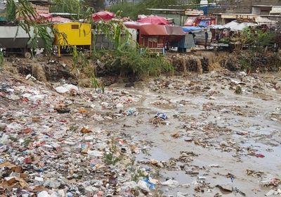 السيول تجرف مئات خلايا النحل في الكود بأبين 