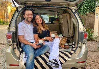 من البيت.. جلسة تصوير جديدة لريهام أيمن وزوجها