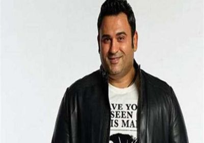 بسبب الحظر.. أكرم حسني يشارك جمهوره بفيديو كوميدي