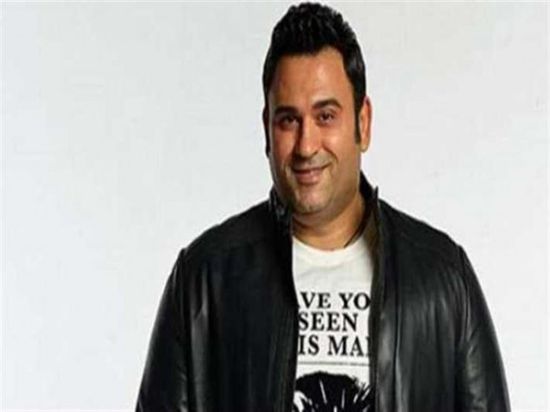 بسبب الحظر.. أكرم حسني يشارك جمهوره بفيديو كوميدي