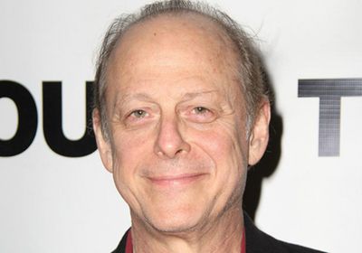 وفاة الفنان العالمي مارك بلوم بفيروس كورونا