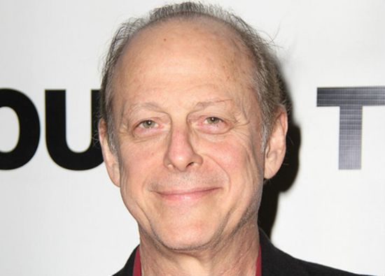 وفاة الفنان العالمي مارك بلوم بفيروس كورونا