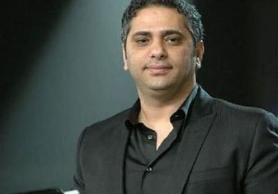 من الحجر المنزلي.. فضل شاكر في وصلة غناء بصحبة نجله