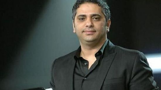 من الحجر المنزلي.. فضل شاكر في وصلة غناء بصحبة نجله