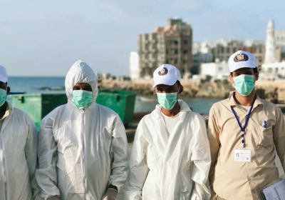 تواصل حملة الرش التعقيمي في المكلا (صور)