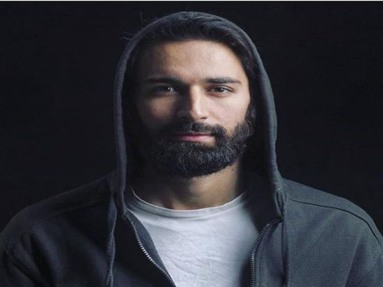 من الحجر المنزلي.. أحمد حاتم يشارك جمهوره بفيديو كوميدي