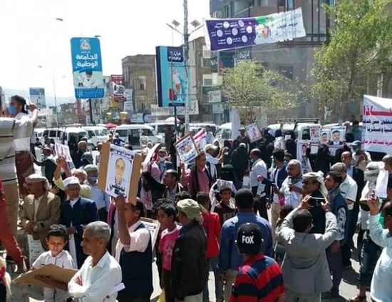 احتجاجات في تعز على قمع مليشيا الإخوان (صور)