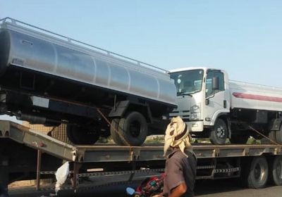 شاهد.. قافلة عسكرية تابعة للتحالف تتوجه إلى عدن