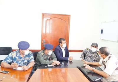 الاتفاق على آلية لنقل بائعي الأسماك من سوق المكلا