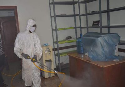 حملة تعقيم للمرافق الحكومية بالمكلا (صور)