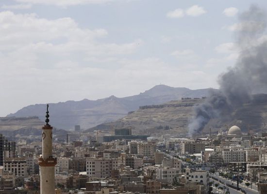 انفجارات عنيفة في صنعاء وتحليق لطيران التحالف