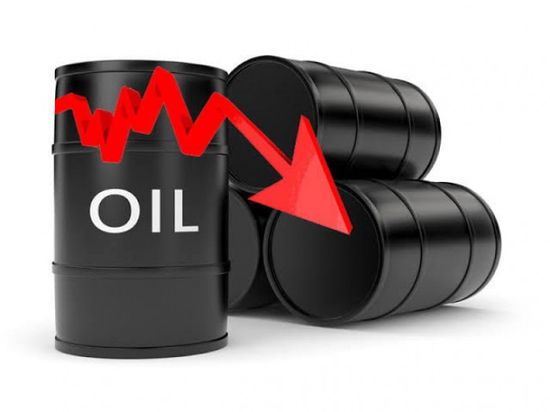 النفط يتراجع 6 % والبرميل يتداول عند 26.3 دولار
