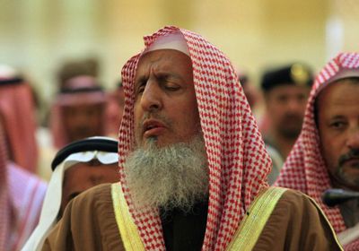 مفتي السعودية: الصواريخ الحوثية عدوان غاشم وغدر وخيانة