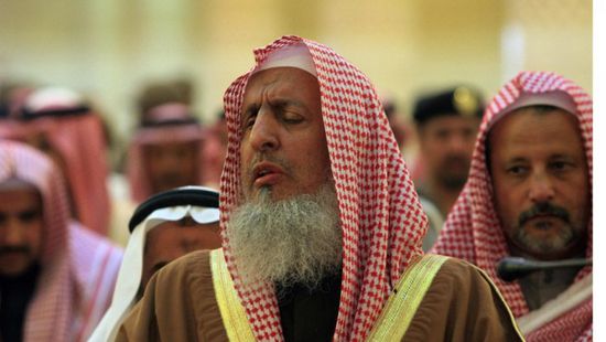 مفتي السعودية: الصواريخ الحوثية عدوان غاشم وغدر وخيانة