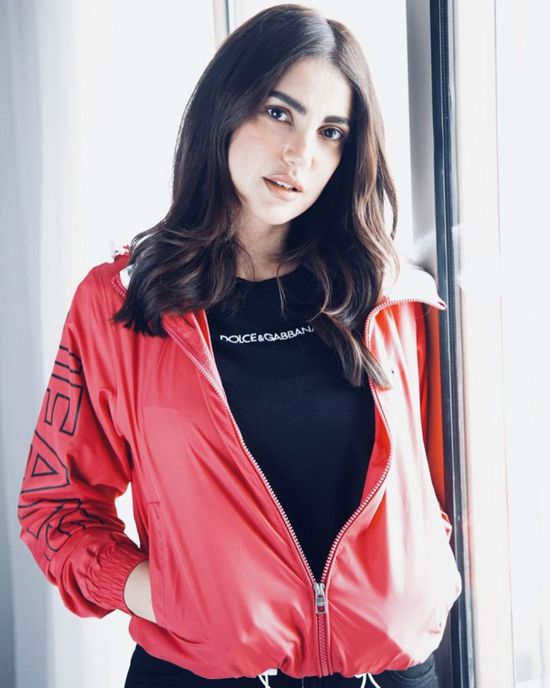 درة بإطلالة كاجوال في جلسة تصوير جديدة