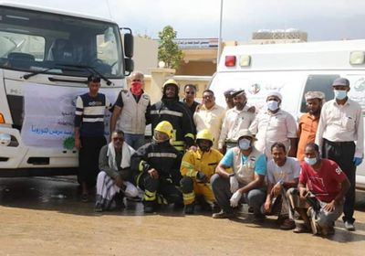 "خليفة الإنسانية" تواصل تعقيم شوارع سقطرى لمنع كورونا (صور)