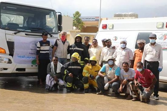 "خليفة الإنسانية" تواصل تعقيم شوارع سقطرى لمنع كورونا (صور)