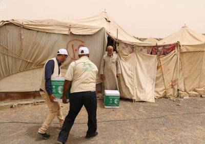 "سلمان للإغاثة" يقدم مساعدات لـ 3 آلاف نازح من "عمران"