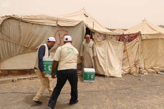 "سلمان للإغاثة" يقدم مساعدات لـ 3 آلاف نازح من "عمران"