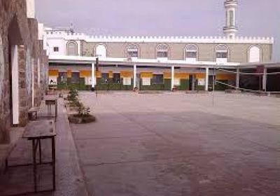 لتوزيع البسكويت.. وزير التربية اليمني يخرق تعليق الدراسة بلحج