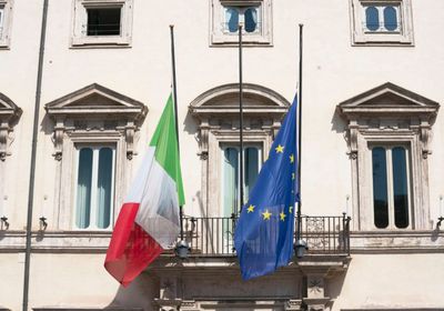 إيطاليا تنكس الأعلام وتقف دقيقة حداد على أرواح ضحايا كورونا