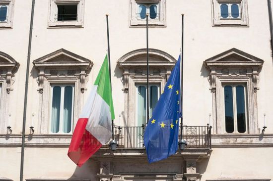 إيطاليا تنكس الأعلام وتقف دقيقة حداد على أرواح ضحايا كورونا