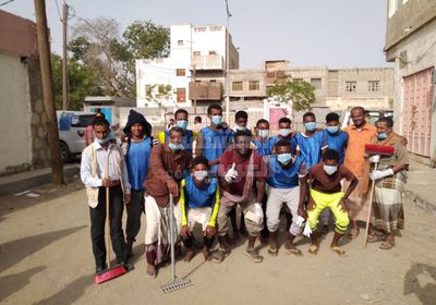 مواجهة كورونا في جعار بنظافة الشوارع (صور)