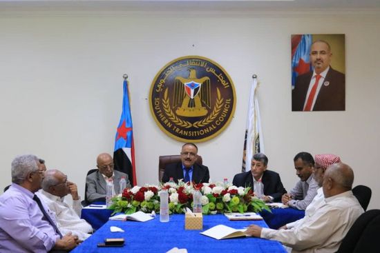 الانتقالي يُنسق لتأجيل رسوم الجمارك والضرائب على التجار