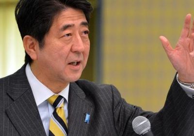  رئيس وزراء اليابان يعلن خطته لمواجهة النقص المستمر لأقنعة الوجه