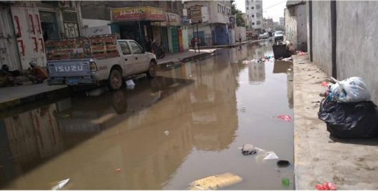شوارع الشيخ عثمان تعاني من أزمة الصرف الصحي