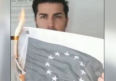 إيطاليون يحرقون علم الإتحاد الأوروبي احتجاجا على عدم مساعدتهم في مواجهة كورونا