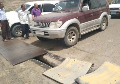 مناشدات لإنقاذ جسر بنا بحبيل الجبر من الانهيار