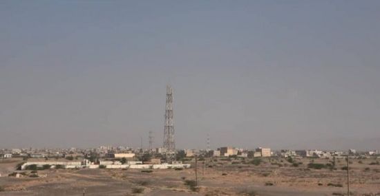 مليشيا الحوثي تقصف منازل المواطنين بحيس