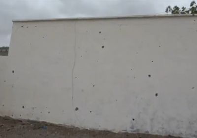 بمضاد طائرات.. مليشيا الحوثي تقصف منازل التحيتا (فيديو)