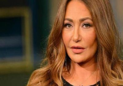 ليلى علوي تحتفل باليوم العالمي للتوحد بهذا الشكل