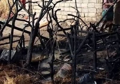 مليشيا الحوثي تحرق منزلا في حيس