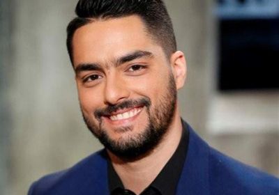 في الحجر المنزلي.. حسن الشافعي يشارك جمهوره في العزف على البيانو 