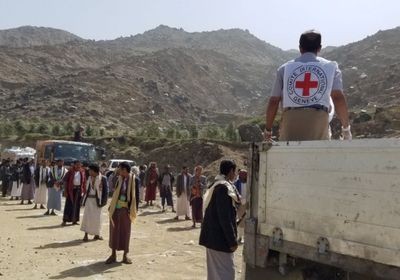 21 ألفا يتسلمون مواد غذائية من "الصليب الأحمر"