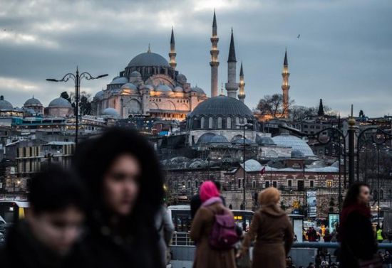تركيا تضع 30 مدينة في عزلة بسبب تفشي كورونا