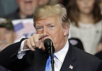 ترامب يوبخ صحفية بسبب &laquo;كورونا&raquo;