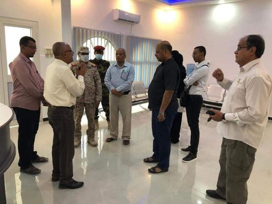 محافظ حضرموت يطمئن على جاهزية وحدات فحص كورونا بالمكلا